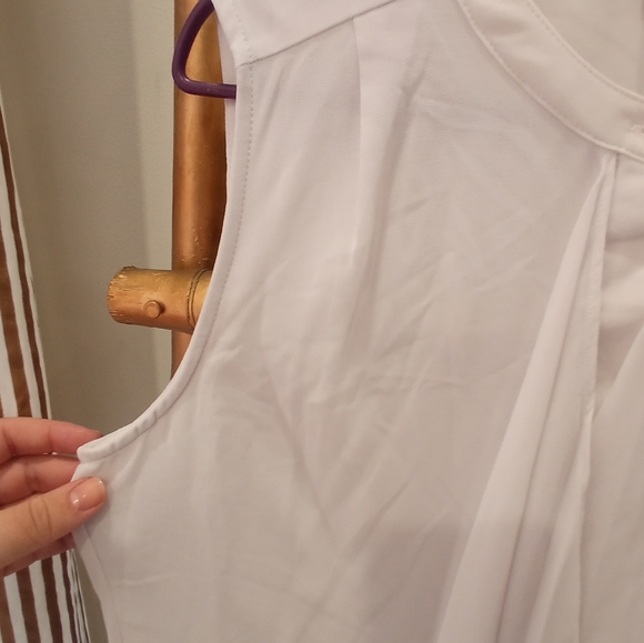 🌼🌹🌻Forever 21 White Sleeveless Top - Picture 4 of 7